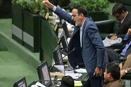 می‌گویند جلوی واکسن زدن رهبری را بگیرید!