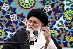 اقدامات دولت ما به جایی رسیده که دیگر به انتقال پول از طریق بانک‌های بین‌المللی احتیاج نداریم