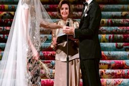 نانسی پلوسی عاقد شد