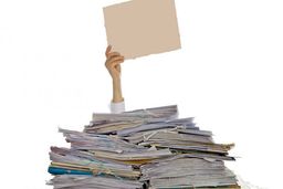 قانون خنده‌دار اداره‌های ایران؛ از کارت ملی هوشمند کپی بگیرید!