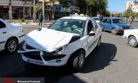 بعد از وقوع تصادف، رانندگان بلافاصله از صحنه عکس بگیرند