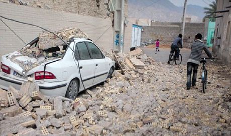 اهدای سیمان رایگان برای بازسازی منازل خسارت‌دیده زلزله اخیر هرمزگان