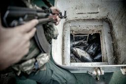 توقیف یک فروند کشتی خارجی حامل سوخت قاچاق با ۱۱ خدمه در آب‌های کشورمان