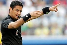 فغانی: اول سیستم رادیویی بیاید، بعد VAR!