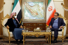 دیدار مشاور امنیت ملی امارات با علی شمخانی