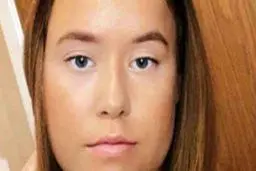 مامور پلیس زن به خاطرکنترل شوهر خود اخراج شد