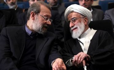 در قانون اساسی نیامده رجل سیاسی فرزندانشان نباید به خارج کشور بروند!