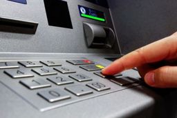 سقف برداشت از خودپردازها ۵۰۰ هزار تومان شد