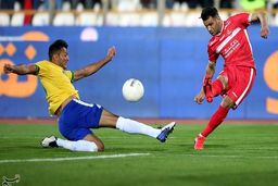 تأخیر در آغاز دیدار پرسپولیس – نفت مسجدسلیمان به دلیل اختلاف بر سر تبلیغات محیطی