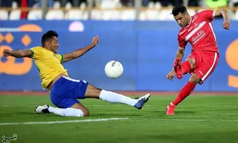 تأخیر در آغاز دیدار پرسپولیس &#8211; نفت مسجدسلیمان به دلیل اختلاف بر سر تبلیغات محیطی