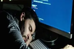 مغز کم‌خواب‌ها خودخوری می‌کند