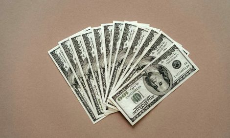 دلار و یورو چند؟