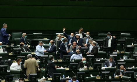 برگزاری آزمون وکالت اجباری شد