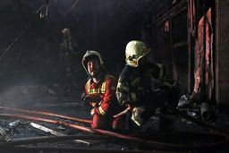 اطفاء حریق مجتمع مسکونی در پردیسان قم