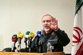 هر غلطی از سوی دشمنان را ۴۸ ساعته با انهدام منابع‌شان در منطقه پاسخ می دهیم