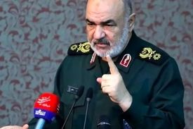 ما به برکت اسلام و رهبری توانستیم با کرونا مقابله کنیم