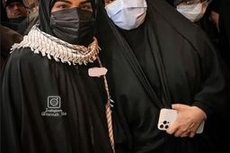 خطاب به زینب سلیمانی و آیفونی که در دست داشت!