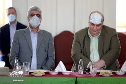 شیوه عجیب ماسک زدن نماینده مجلس