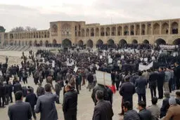 امام جمعه اصفهان: آب اینگونه است، گاهی هست و گاهی نیست