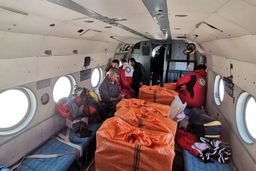 کمک‌های غذایی توسط هلال احمر کردستان با بالگرد