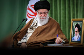 رهبر انقلاب به مداحان: مداحی، موسیقیِ پاپ نیست