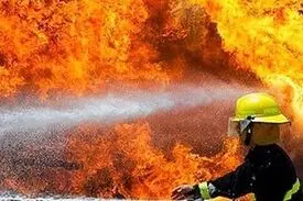آتش سوزی در یکی از مجتمع های نزدیک به راه آهن تهران