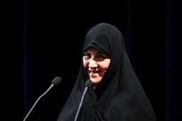 همسر رئیس جمهور: باید معنویت زن معاصر را به رخ بکشیم!