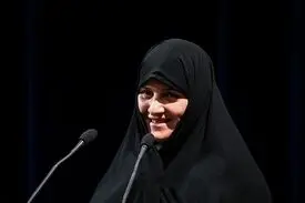 همسر رئیس جمهور: باید معنویت زن معاصر را به رخ بکشیم!