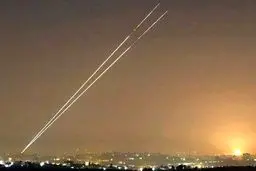 شلیک دو موشک به تل‌آویو / جلسه اضطراری در وزارت دفاع رژیم صهیونیستی