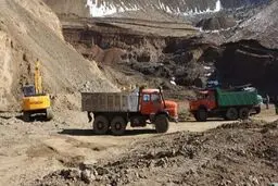 سنگ معدن غیر مجاز به وزن ۱۸ تن در اسفراین کشف شد