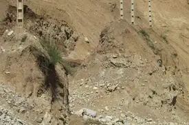 رانش کوه در کوهرنگ راه فرعی ۲روستای بخش بازفت را مسدود کرد