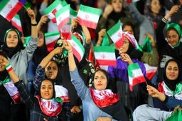 رئیس مجمع عمومی جامعه مدرسین حوزه علمیه: جلوی ورود زنان به ورزشگاه را بگیرید