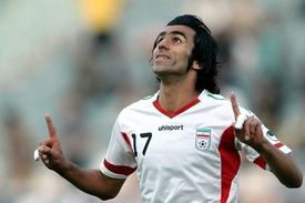 دهنوی: تیم ملی فوتبال یک سر و گردن از آسیا بالاتر است