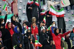 حضور زنان در ورزشگاه، بازی ایران و عراق +تصاویر