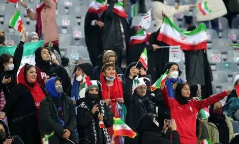 حضور زنان در ورزشگاه، بازی ایران و عراق +تصاویر