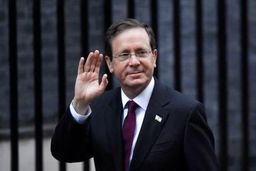 رئیس رژیم صهیونیستی به امارات سفر کرد.