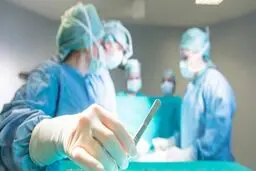 دستگیری باند پزشکان قلابی!