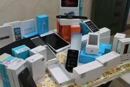 تکذیب ممنوعیت واردات گوشی بالای ۶٠٠ دلار