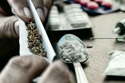 دستگیری فرد مروج شعار با مواد کرونا نمی گیرید!