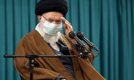 رهبر معظم انقلاب: به شیوه‌نامه‌هایی که پزشکان اعلام می‌کنند، مقیدم، اصرار روی ماسک دارم