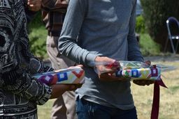 اهدای ۵۰۰ تبلت به دانش آموزان نیازمند