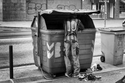 سیر کردن مردم معجزه است؟