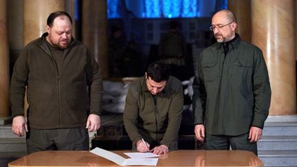 زلنسکی استعفا داد؟!