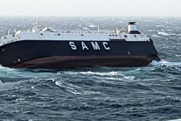 ۲۹ سرنشین کشتی غرق شده اماراتی در خلیج‌ فارس نجات یافتند