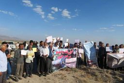 فرود رفعتی فعال محیط زیست:تعدادی از مردم جنوب کرمان در اعتراض به انتقال شبانه “آب هلیل رود” تجمع کردند