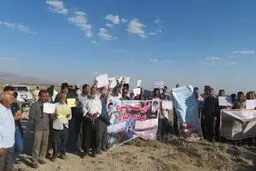 فرود رفعتی فعال محیط زیست:تعدادی از مردم جنوب کرمان در اعتراض به انتقال شبانه “آب هلیل رود” تجمع کردند