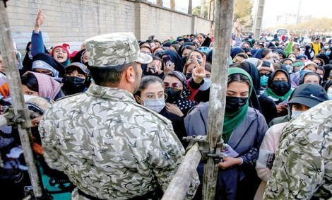 اتفاقات ورزشگاه مشهد حادثه نبود؟!