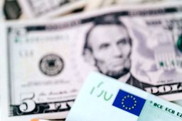 قیمت دلار و یورو در ۱۲ اسفند