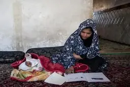 مادرانی که خود کودکند!