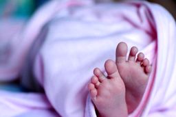 ابتلای نوزاد رها شده در زباله به عفونت داخلی